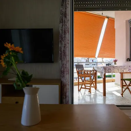 Roubini 52 * Kalamata