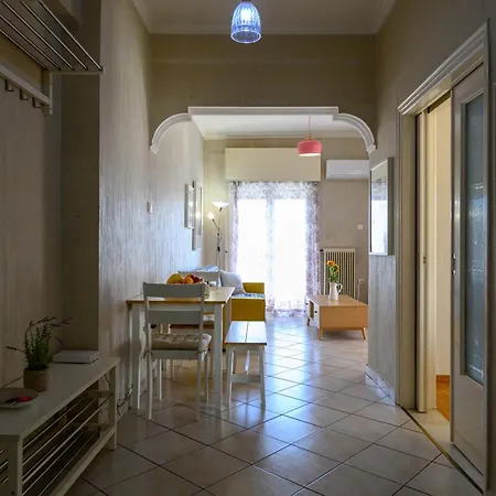 Roubini 52 Apartment *