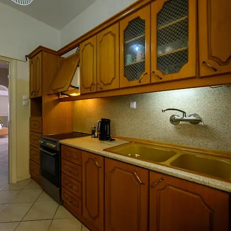 Apartment Roubini 52 *