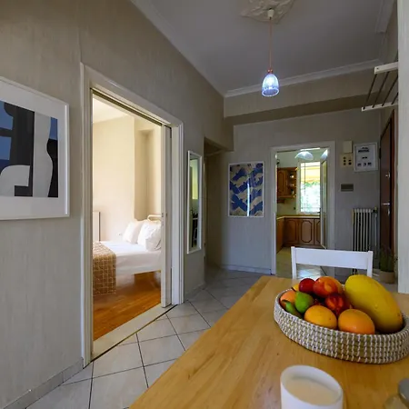 Roubini 52 * Kalamata