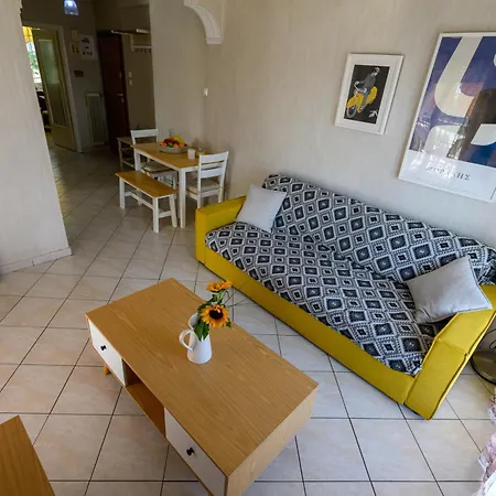 Apartment Roubini 52 *