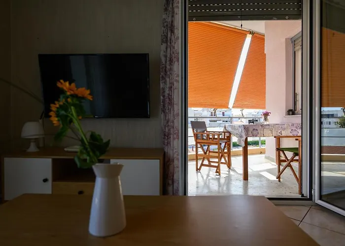 Roubini 52 * Calamata