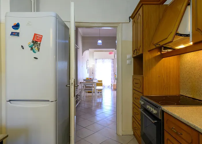 Roubini 52 * Calamata